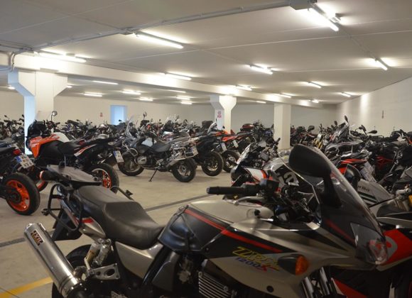 hotel_per_motociclisti_sardegna_parcheggio_coperto_custodito