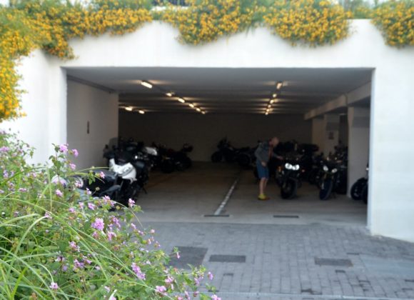 hotel_per_motociclisti_sardegna_parcheggio_coperto_custodito