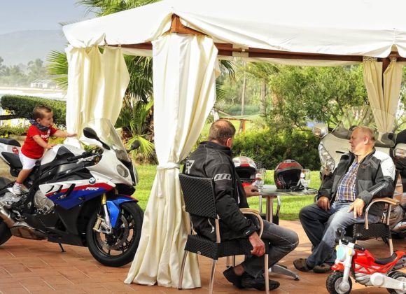 hotel_per_motociclisti_sardegna_parcheggio_coperto_custodito