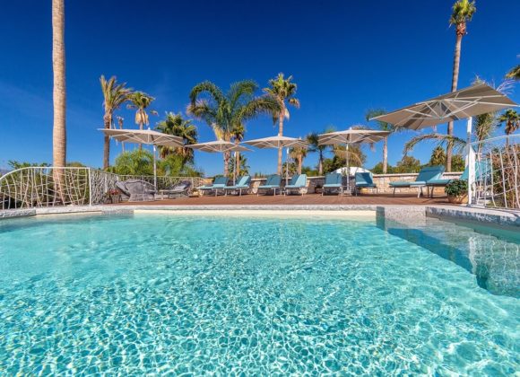 hotel-con-piscina-tropicale-acqua-di-mare-sardegna