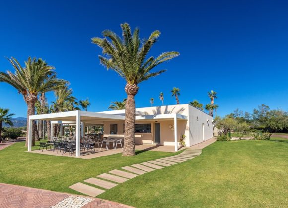 hotel-con-piscina-tropicale-acqua-di-mare-sardegna