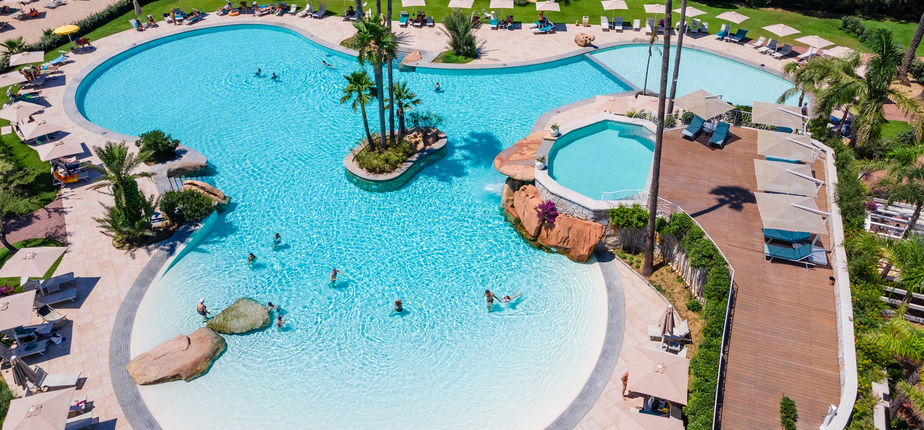 hotel-con-piscina-tropicale-acqua-di-mare-sardegna01