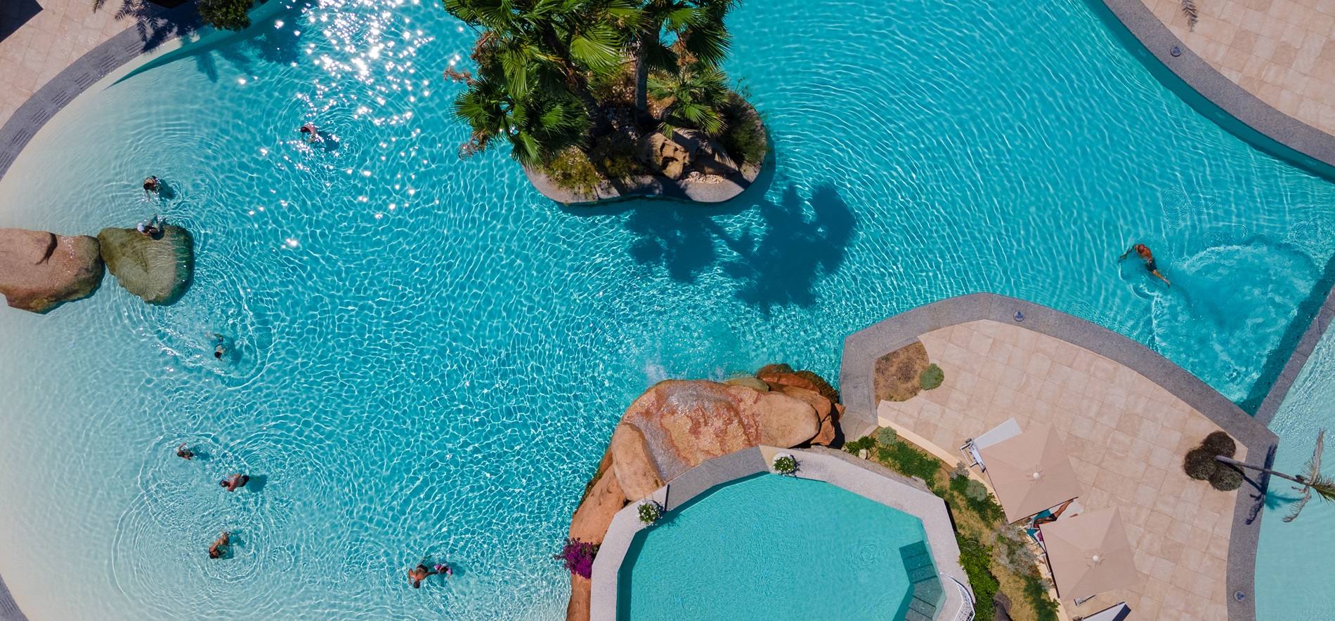 hotel-con-piscina-tropicale-acqua-di-mare-sardegna02